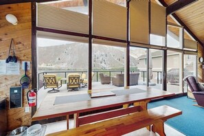 Dining - Dog-friendly waterfront home with pool, tennis courts, & large lawn (Orondo)
