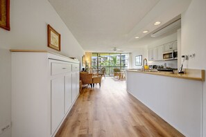 Interior - Maui Sunset Vacation Rentals B304 (Kihei)