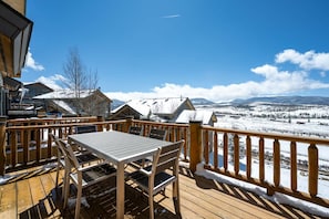 Outdoor dining - ♡ LOVE THIS PLACE! Spruce Ridge 708C | Valley Views | Private Hot Tub | Large & Spacious (Fraser)