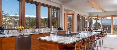 ثلاجة، ميكروويف، فرن، موقد طهي مسطح