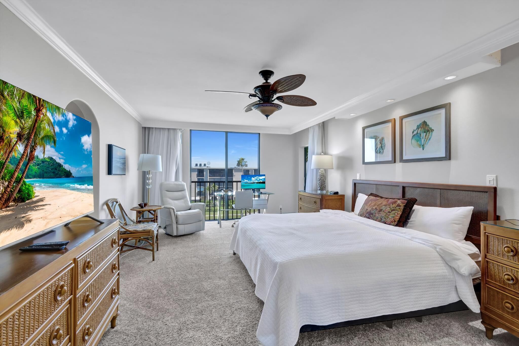 2 soverom, skrivebord, strykejern/-brett og wi-fi (mot et tillegg)