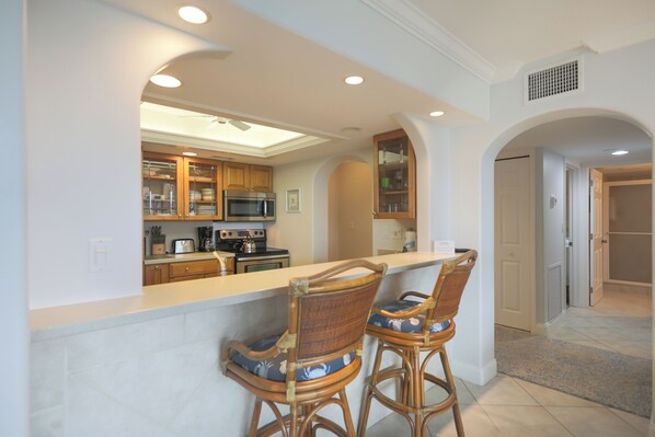Fridge, oven, stovetop, dishwasher