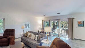 Una Smart TV, un reproductor de DVD