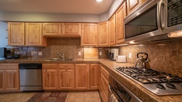 Oven, coffee/tea maker, cookware/dishes/utensils