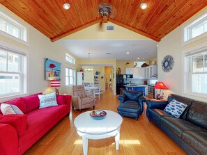 TV, stereo - Short Walk to Boardwalk, Shared Pool, Golf Cart Included, Pet Freindly (Port Aransas)