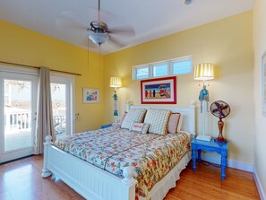 3 bedrooms, free WiFi, bed sheets - Short Walk to Boardwalk, Shared Pool, Golf Cart Included, Pet Freindly (Port Aransas)