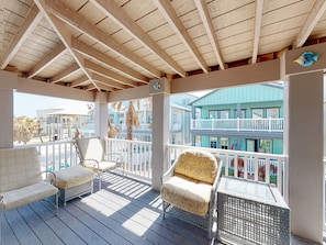 Property grounds - Short Walk to Boardwalk, Shared Pool, Golf Cart Included, Pet Freindly (Port Aransas)