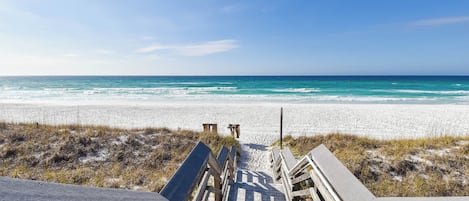 Una spiaggia nelle vicinanze