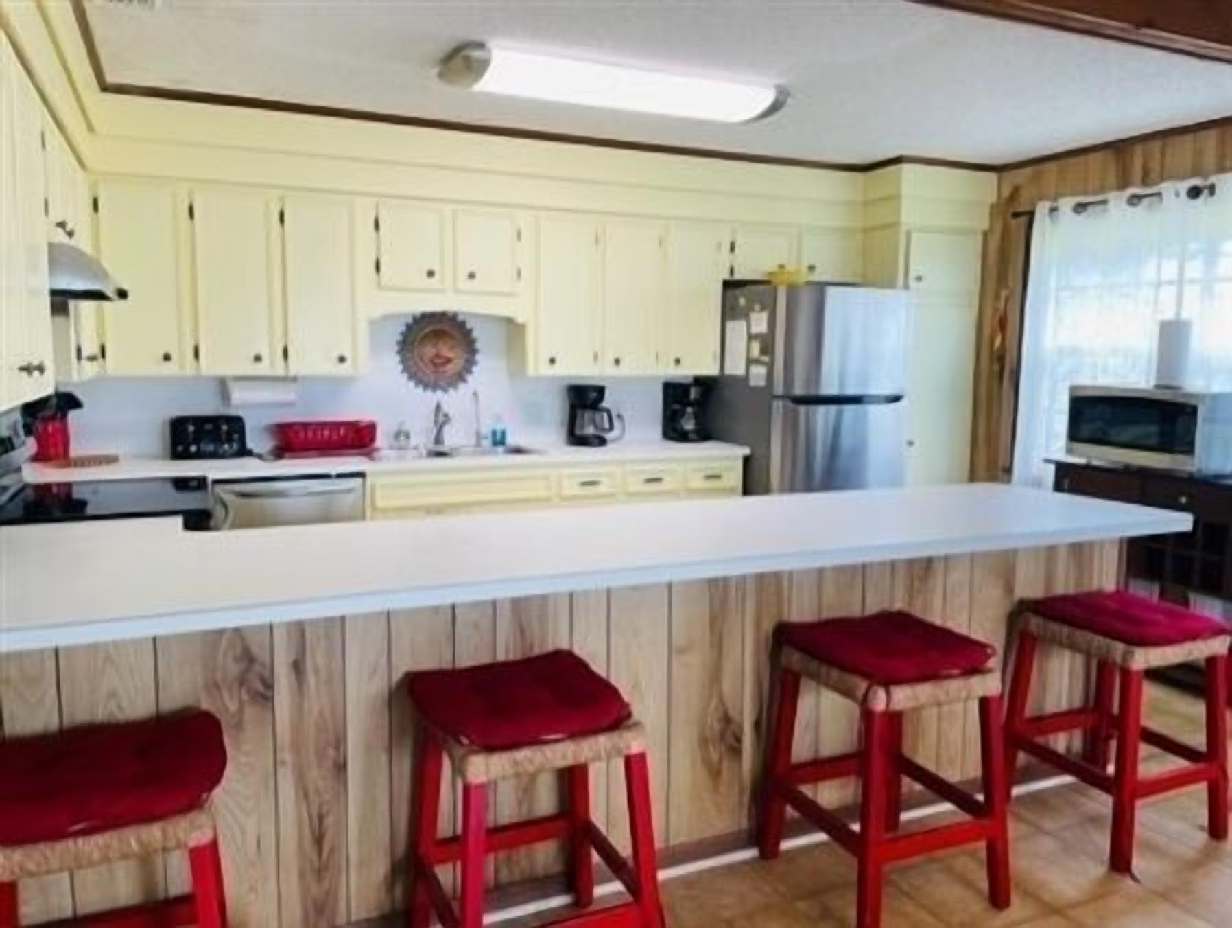 Refrigerador, microondas, placa de cocina, lavavajillas