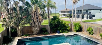 Cool Off with Private Pool! 3 Bedroom, 2 Bathroom. Sleep 12