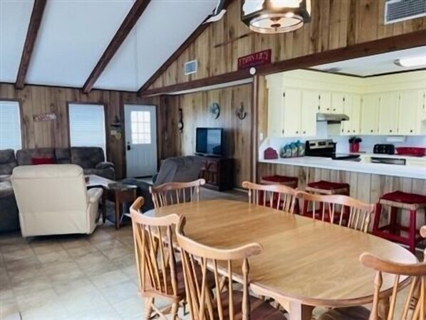 Interior - Cool Off with Private Pool! 3 Bedroom, 2 Bathroom. Sleep 12 (Port Mansfield)