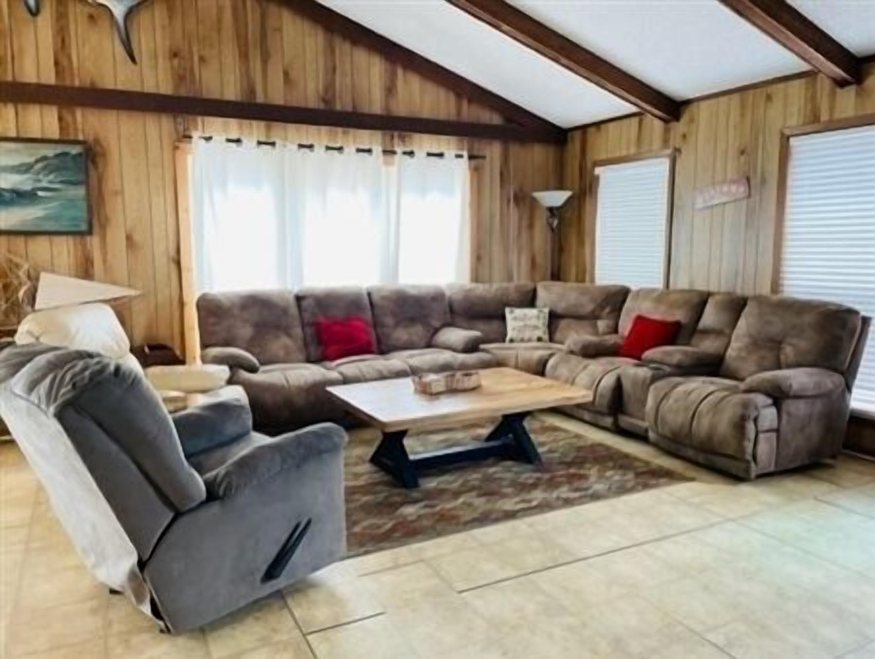 Televisión, reproductor de DVD, videoteca