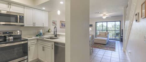 Réfrigérateur, four, plaque de cuisson, lave-vaisselle