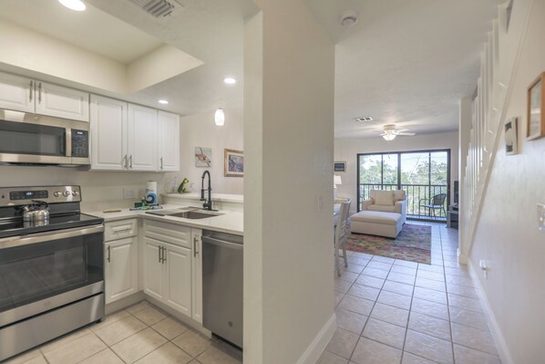 Køleskab, ovn, kogeplade, opvaskemaskine