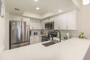 Kühlschrank, Ofen, Herdplatte, Geschirrspüler