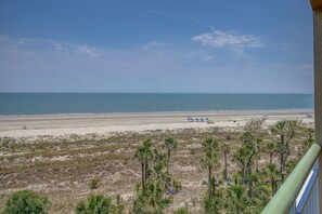 On the beach - 508 Windsor Place-OCEANFRONT 5TH FLOOR PENTHOUSE! (Hilton Head Island)