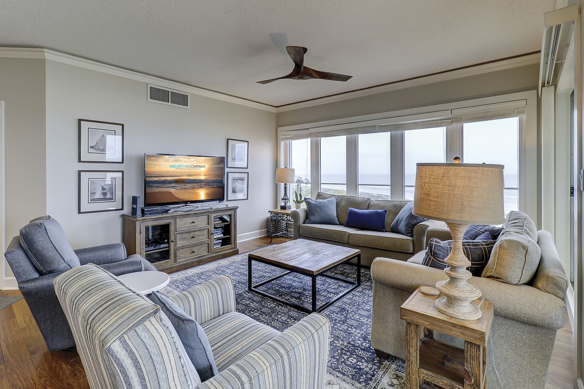 Una Smart TV, un reproductor de DVD