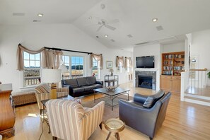 Smart TV, caminetto, studio