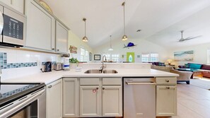 Fridge, microwave, oven, stovetop - Parking for Boat, Shared Pool, Outdoor Seating Areas, Pet Friendly (Port Aransas)