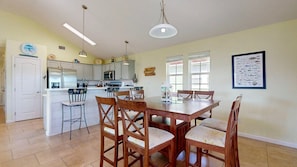 Dining - Parking for Boat, Shared Pool, Outdoor Seating Areas, Pet Friendly (Port Aransas)