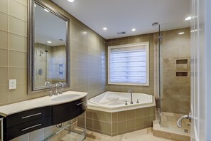 Badewanne, Haartrockner, Handtücher