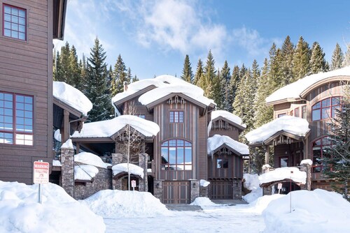 Base Camp 494 | Hot Tub | Walk To Slopes | Large Townhome