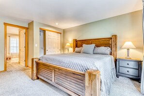 4 habitaciones, tabla de planchar con plancha y acceso a internet