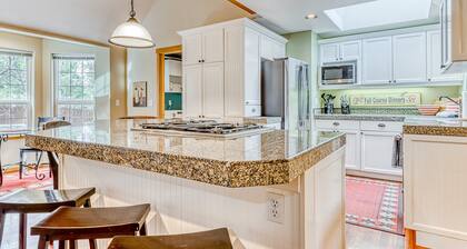 Westside Craftsman with private hot tub, enclosed yard & jetted tub