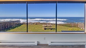 Interior - Big Sea  - Oceanfront in Central Yachats (Yachats)