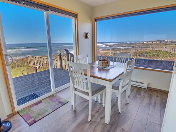 Dining - Big Sea - Oceanfront in Central Yachats (Yachats)