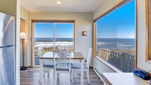 Dining - Big Sea  - Oceanfront in Central Yachats (Yachats)