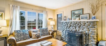 Charmante petite maison avec une terrasse arrière et une cour clôturée - accès à la plage