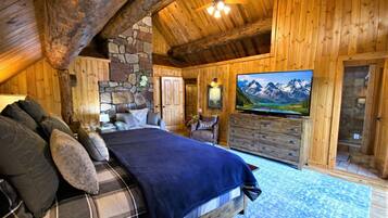 3 bedrooms, iron/ironing board, travel crib, free WiFi