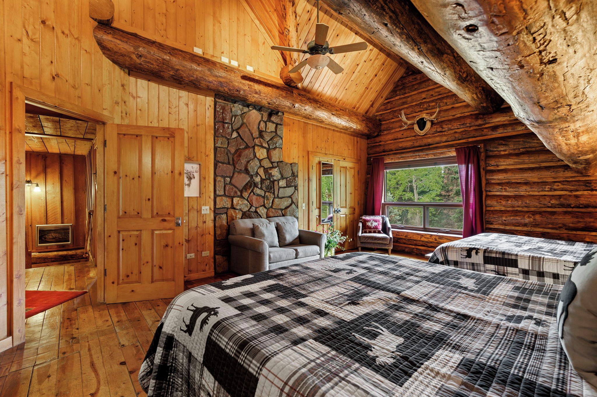 Bedroom with 2 Queen Beds