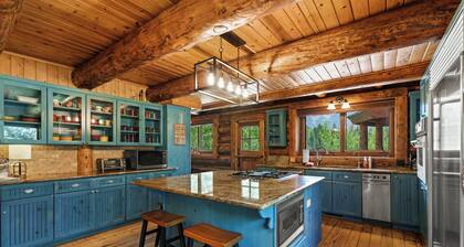 Rustic & Spacious Log Cabin w/Private Hot Tub, Amazing Views, 4 Miles to Ski