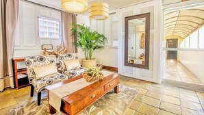 Unclassified image, 5 of 29, button - Large 1BR/1BA with SPACIOUS Lanai! Right by Waikiki Beach! (Honolulu)