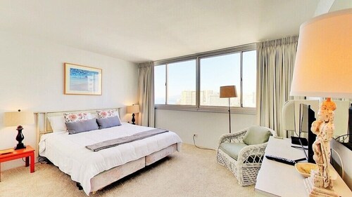 HUGE LANAI付きの大型814 SF 1BR / 1BA。 ワイキキビーチエリアの概要