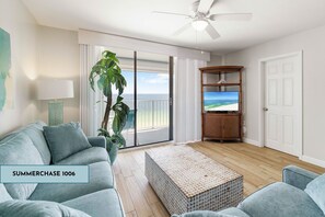 テレビ、卓球台