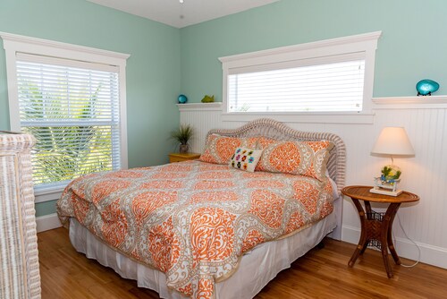 Private Pool, Game Room, And 1 Minute To The Beach! - Anna Maria, FL