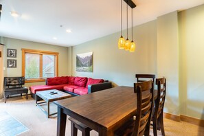 TV, fireplace, DVD player - Condo in River Run Only a Short Walk to Gondola, Shops and Restaurants! (Keystone)