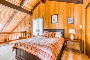 2 soverom, strykejern/-brett, internettilgang og sengetøy