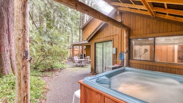 Bañera de hidromasaje al aire libre