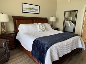 2 chambres, fer et planche à repasser, lit de bébé portatif
