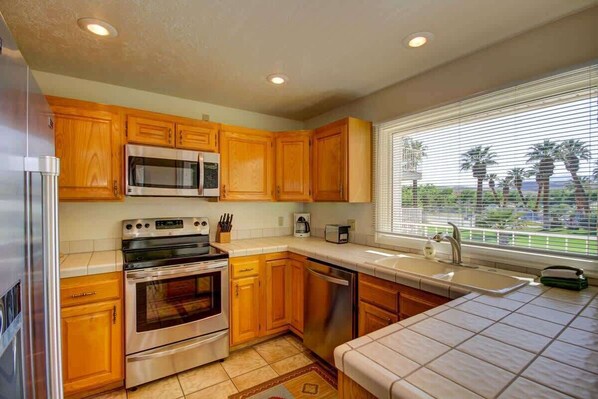 Coffee/tea maker, fridge, microwave, oven