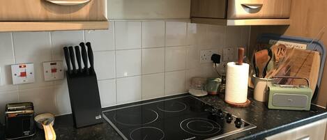 Kühlschrank, Ofen, Herdplatte, Toaster