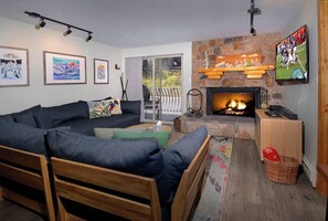 Fernseher, Kamin, DVD-Player, Arbeitsbereiche