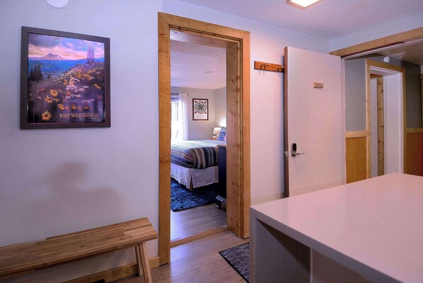 4 chambres, fer et planche à repasser, lit de bébé portatif, Wi-Fi