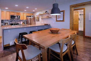 Dining - Purple Aster, Chateaux Condo, Pool, Hot tub, Sauna (Crested Butte)