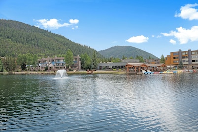 Ideally Located Condo in River Run Close to Gondola, Shops, and Dining!