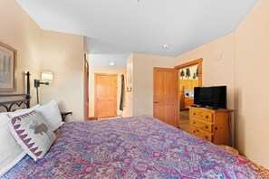 2 dormitoris, planxa i posts de planxar, Internet i roba de llit